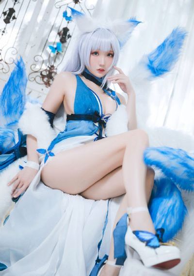 老头边吃奶边弄进去呻吟的视频